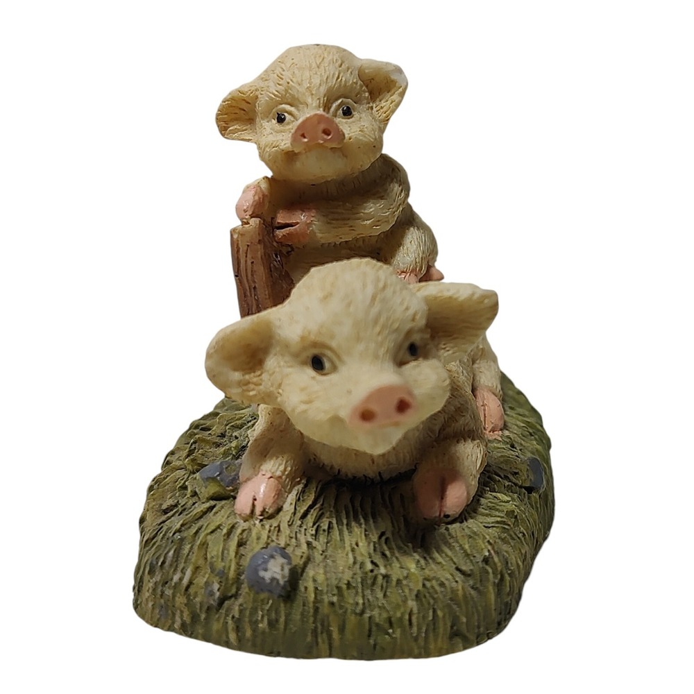 Baby Piglet Resin Figurine on Mama Pigs Back Farm Living‎ Fence 1.75 Inches